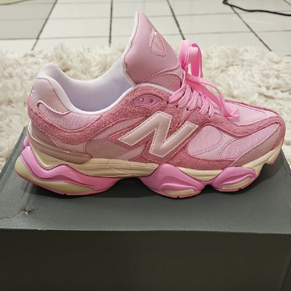 New Balance 9060 Cherry Blossom Colorway. - Picture 2 of 11